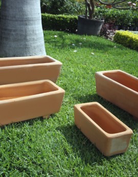 jardinera cuadrada de barro