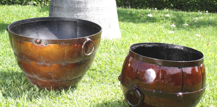 Galeria de macetas de metal